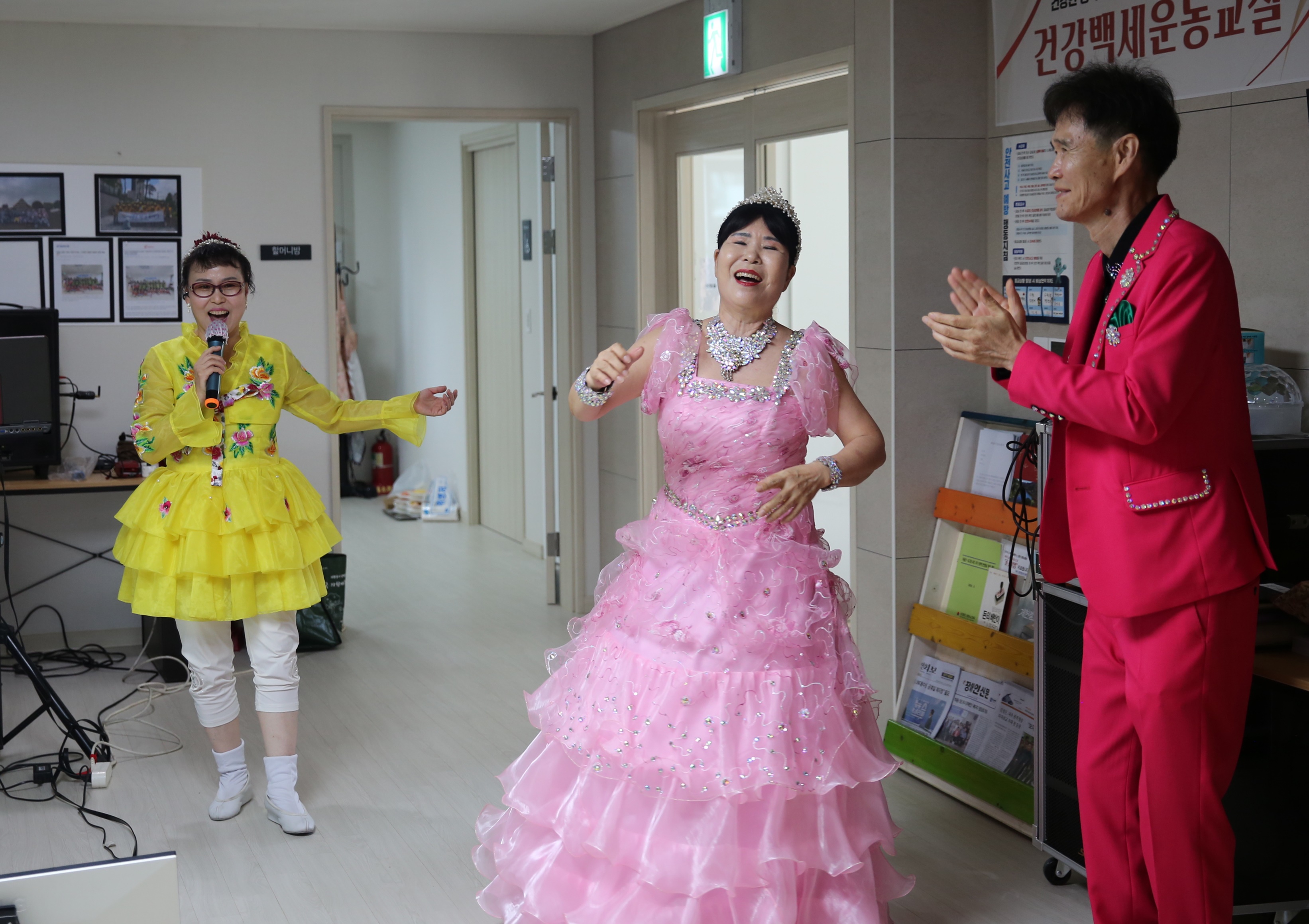 구 새마을부녀회 공연과 함께하는 사랑의 발마사지 봉사3번 사진